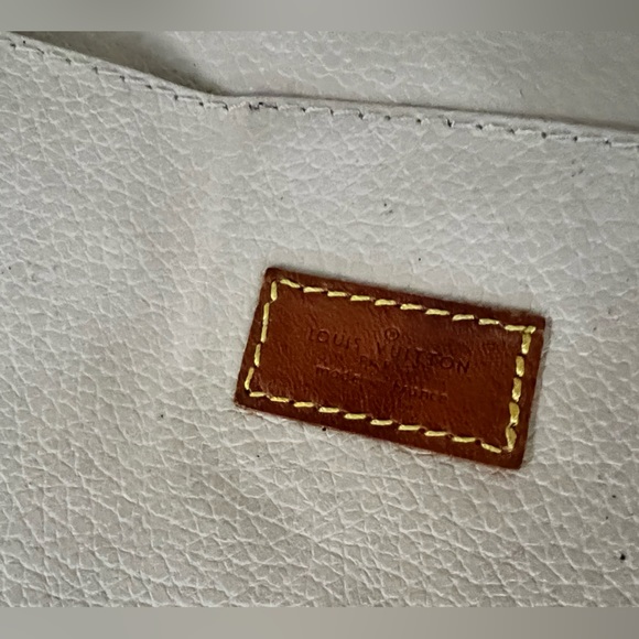 Louis Vuitton Vintage Monogram Zip Around Travel Bag - Authentic - Picture 6 of 10